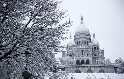 Paris Transforms Into A Beautiful Winter Wonderland After Heavy