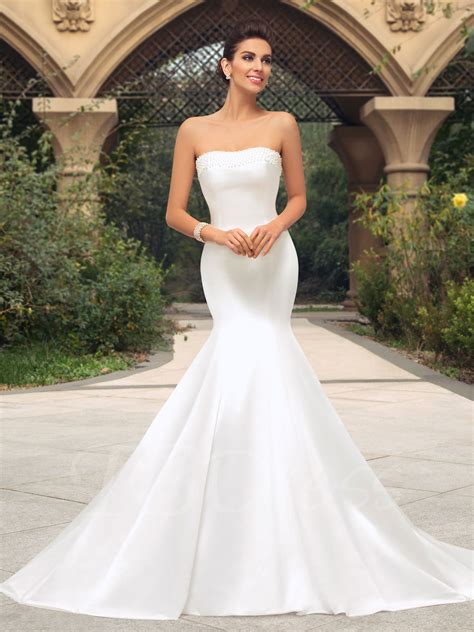 Trumpet style wedding dresses are simple white gowns, but they have evolved in ways unimaginable over the centuries. 35 Inspirational Ideas of Simple Wedding Dresses | The ...