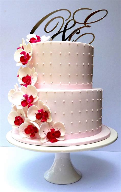 Custom cake design cakes are delightfully moist and artistically decorated with our own light and fluffy (but not too sweet) white or ivory butter cream icing. Vanilla Lily Cake Design: Cake Pedestal Hire