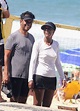 Maju Coutinho surge em clima de romance com o marido em praia do Rio