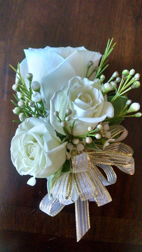 Loved It Pinned It A Blooming Envy Design Mother S Corsage White