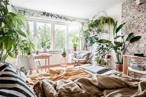 A Scandinavian Studio Apartment Filled With Plants Daily Dream Decor