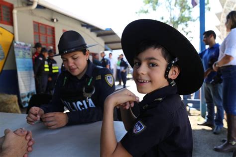 Niño Cumplió Sueño De Ser Oficial De La Policía Montada Por Un Día La