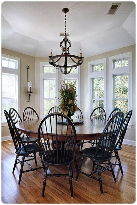 Paint that's a deep color (like the one shown here) tends to work best in smaller rooms. Boho Dining Room Decor - What color should I paint my kitchen? | Farmhouse dining room ...