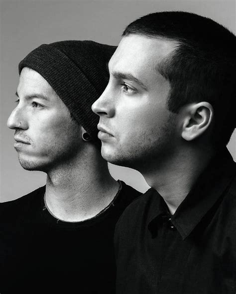 They Are So Perfect I Want To Hug Them Twenty One Pilots Wallpaper