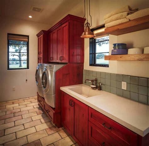 Tour A Texas Ranch House That Will Leave You Speechless Red Laundry