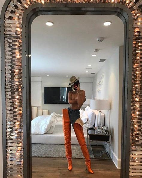 Are Kendall Jenner S Mirror Selfies An Art Form Yes Yes They Are Photos W Magazine Kendall