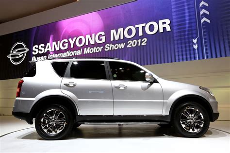 Mahindra Launches Ssangyongs Rexton Suv In India Wsj