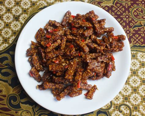 Rasanya yang gurih dan lezat sangat cocok dinikmati dengan nasi hangat. sambal goreng tempeh kering | Indische hapjes, Indonesisch ...