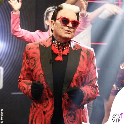 Benché si fosse sparsa la voce che il 23 novembre cristiano malgioglio sarebbe rientrato per la seconda volta al grande fratello vip, lo stesso paroliere più famoso della tv ha smentito la notizia. Cistiano Malgioglio Grande Fratello semifinale 2 - Look da Vip