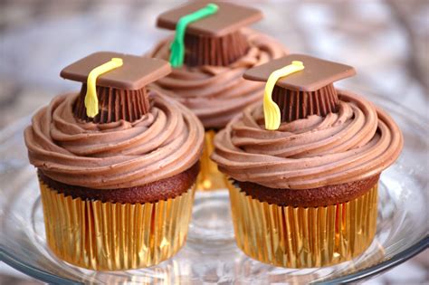 Graduation Cupcakes — Cupcakes! | Graduation cakes, Graduation desserts, Graduation party desserts