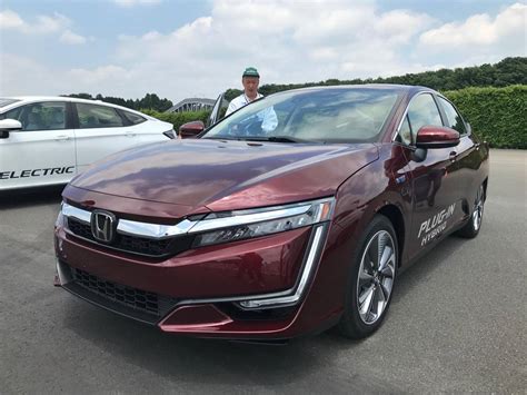 Review 2018 Honda Clarity Plug In Hybrid Doesnt Sacrifice Space To Be