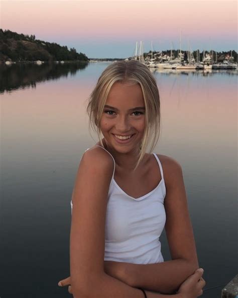 Emma Ellingsen The 17 Year Old Model Vlogger And Scandinavian It Girl Talks Social Media