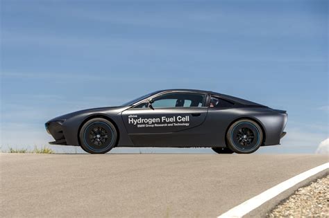 This review of the new bmw i8 contains photos, videos and expert opinion to help you choose the right car. BMW finally unveils its hydrogen fuel cell i8 concept - GearOpen.com