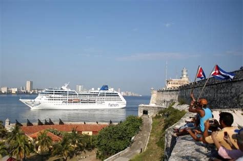 emotional return as first u s cruise in decades reaches cuba navios de cruzeiro cruzeiro viagem