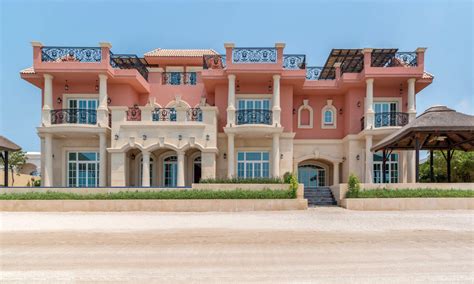 This Luxurious Beachfront Mansion Is Located On Palm Jumeirah In Dubai