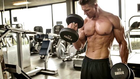 Download Wallpaper Fitness Press Pose Training Dumbbells Biceps