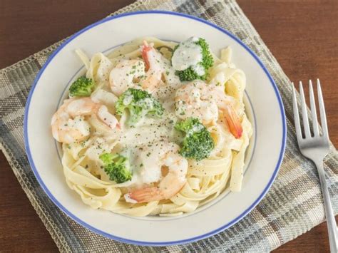 This easy shrimp alfredo recipe has gotten rave reviews from my family, our amazing readers, and i know it will at portion the pasta and shrimp into 4 bowls. Broccoli Shrimp Alfredo Recipe | CDKitchen.com