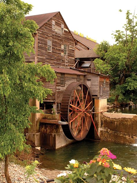 Old Mill Pottery House And Cafe Pigeon Forge Tennessee Windmill