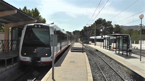 Moderno tren que recorre parte del trayecto que hacía el antiguo tren de la costa y a través del cual se pueden apreciar distintos barrios residenciales de la zona norte de buenos aires. Ferrocarriles de la Generalidad Valenciana, Estación de ...