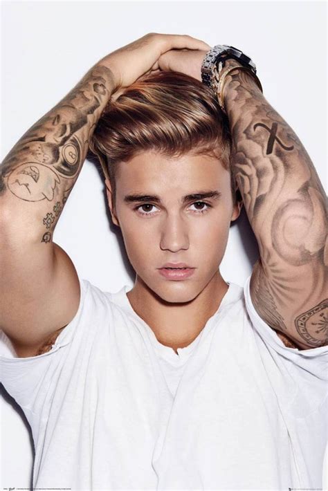 Justin bieber surprised fans this week by posting a new shirtless selfie revealing that he has officially dyed his hair platinum. 25 Best Justin Bieber Haircuts & Hairstyles - Modern Men's ...