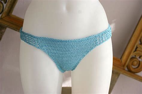 Conjunto De Boho Crochet Bikini Superior E Inferior En Azul Y Crema