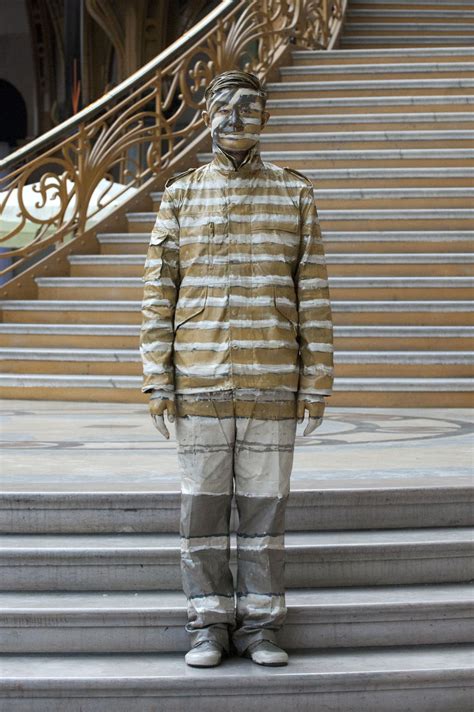 Künstler Liu Bolin Ein Mann Verschwindet Der Spiegel