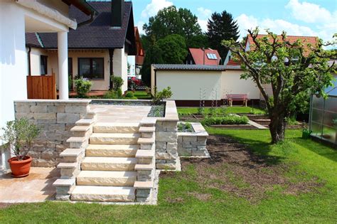 Als geselliger, persönlicher rückzugsort soll die terrasse die möglichkeit zur ungestörten entspannung bieten. terrasse modern gestalten - Google-Suche | Erhöhte ...