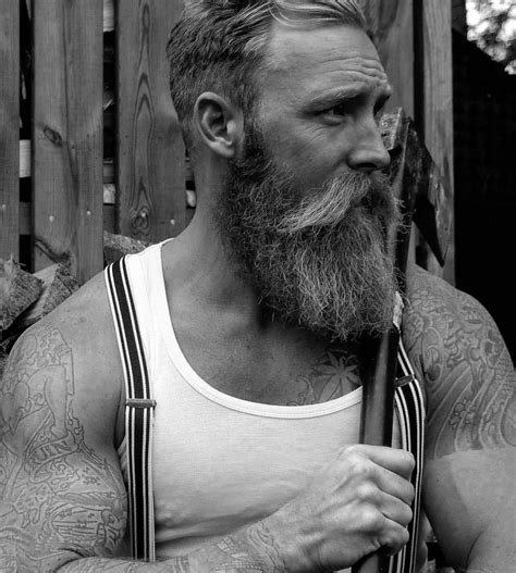 The viking style beard is very successful for having a lot of personality, and that more root if you want even more boldness and style for a beard vikings, you can add a beard accessory. @danne79olsson keeping the distillery safe. www.apothecary87.com #TheManClub #Apothecary87 ...