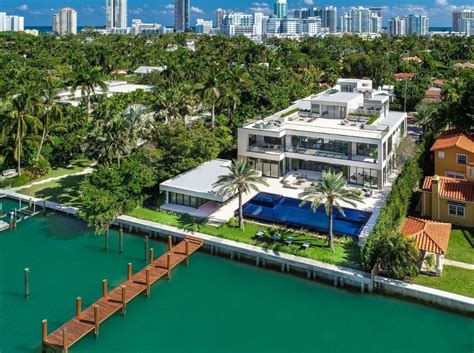 Ultra Luxe 32 Million Mega Mansion On Miami Beach Beach Mansion