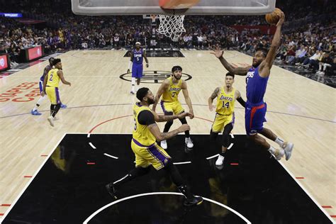 Watch as kawhi leonard finishes off a brilliant jam after some major hustle from the toronto raptors. Kawhi Leonard leads Clippers over LeBron James and Lakers 112-102 | Honolulu Star-Advertiser