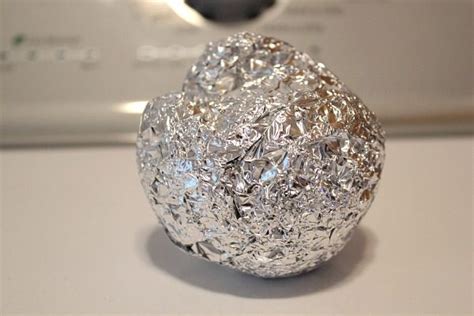 17 New Uses For Aluminum Foil That Are Guaranteed To Make Your Life So