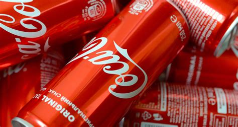 Coca cola logo red cotton fabric. Αναδιάρθρωση marketing για την Coca-Cola | marketingweek.gr