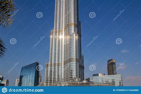 (as of 2018) this video shows endlich gehts in die neue wohnung guckt euch das ganze chaos an und vor allem wo es in dubai hingeht. Burj Khalifa Skyscraper In Der Mitte Von Dubai Stockbild ...