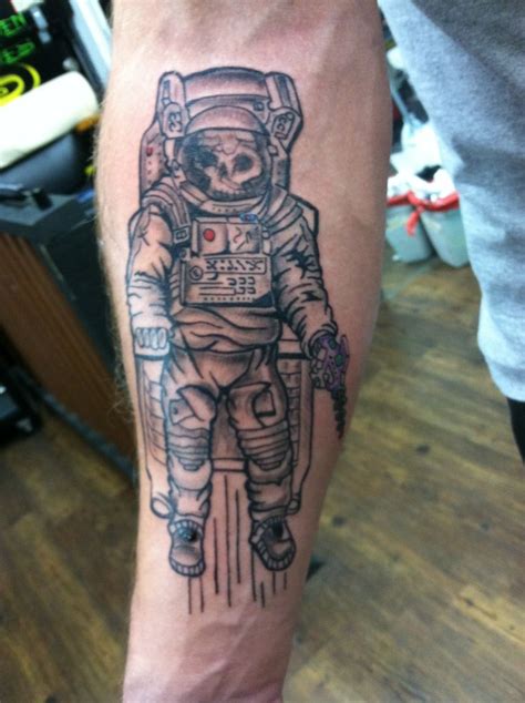 There are few factors that will influence on the every artist work with different styles, techniques and prices. Astronaut | Tattoos I'm gonna get | Pinterest | Panama ...