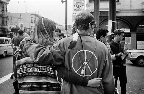 Photographer Captures The Beginnings Of The Peace Movement In The 60s