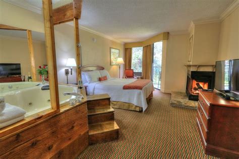 9.2 superb 1429 reviews for hotel with jacuzzi. Book a Jacuzzi Room at the Edgewater Hotel in Gatlinburg ...