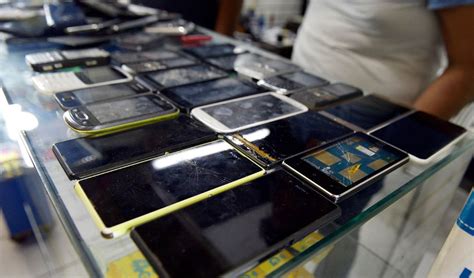 Pnp Logra Recuperar 42 Celulares Robados En Galerías Del Cercado De