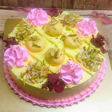 If you are a beginners learning to bake eggless cakes you may start with this simple vanilla sponge cake. Rasmalai Cake 🎂 In Pune | CakExpo