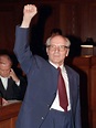 Haftbefehl gegen Ex-DDR-Staatschef: Als das Tauziehen um Honecker ...