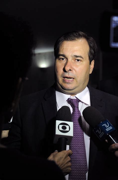 Limite dos supersalários deve ser votado em fevereiro diz Rodrigo Maia