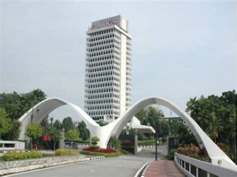 Ia dikelola oleh jabatan pasti, sebuah jabatan di bawah dewan pemuda pas malaysia. Parlimen bakal punyai pusat asuhan kanak-kanak
