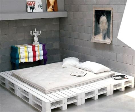Palettenbett bauen ganz einfach hier 2 praktische varianten. Bett aus Paletten - 32 coole Designs! - Archzine.net
