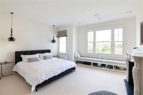 Pendant lights that are suitable for a bedroom come in heaps of styles and forms. 21 Examples Of Bedrooms With Bedside Pendant Lights ...