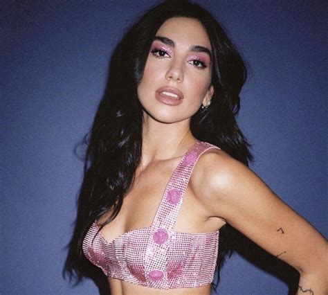 The Look That Stole The Grammys Dua Lipas Levitating Look The Edge