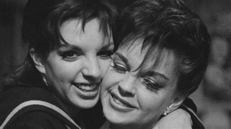 How Judy Garland Helped Liza Minnelli With Stage Fright Celeb 99