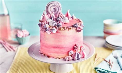 Meringue Kiss Cake With Marbled Buttercream Recipe Dr Oetker