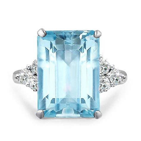 Princess diana wore the ring and bracelet on a number of occasions, including to an auction in 1997. Princess Diana Aquamarine Ring - Meghan Markle's Jewelry ...
