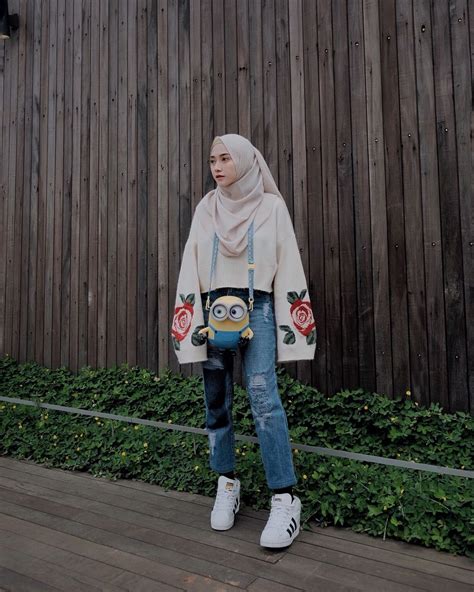 Lalu apa sajakah ootd hijab ala selebgram terbaru yang bisa menjadi salah satu . Outfit Ala Selebgram Terbaru - Ingin Tampil Chic Ketika ...