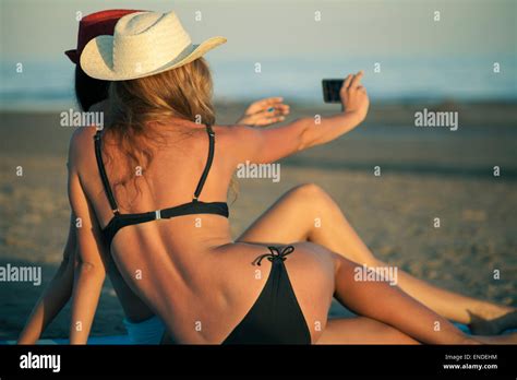 Frauen Bikinis Fotos Und Bildmaterial In Hoher Aufl Sung Alamy